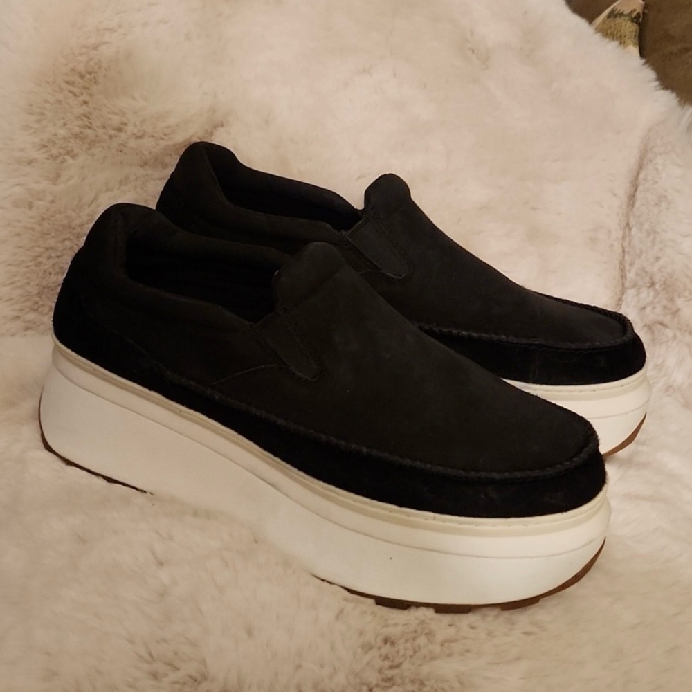 NWOB Black Suede Platform Slip On Uggs-Size 10​​​​​​​